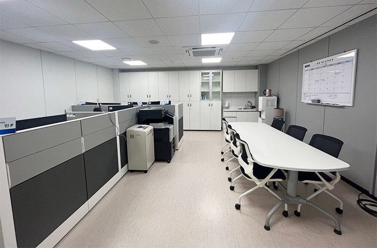 운영사무실 실내 이미지